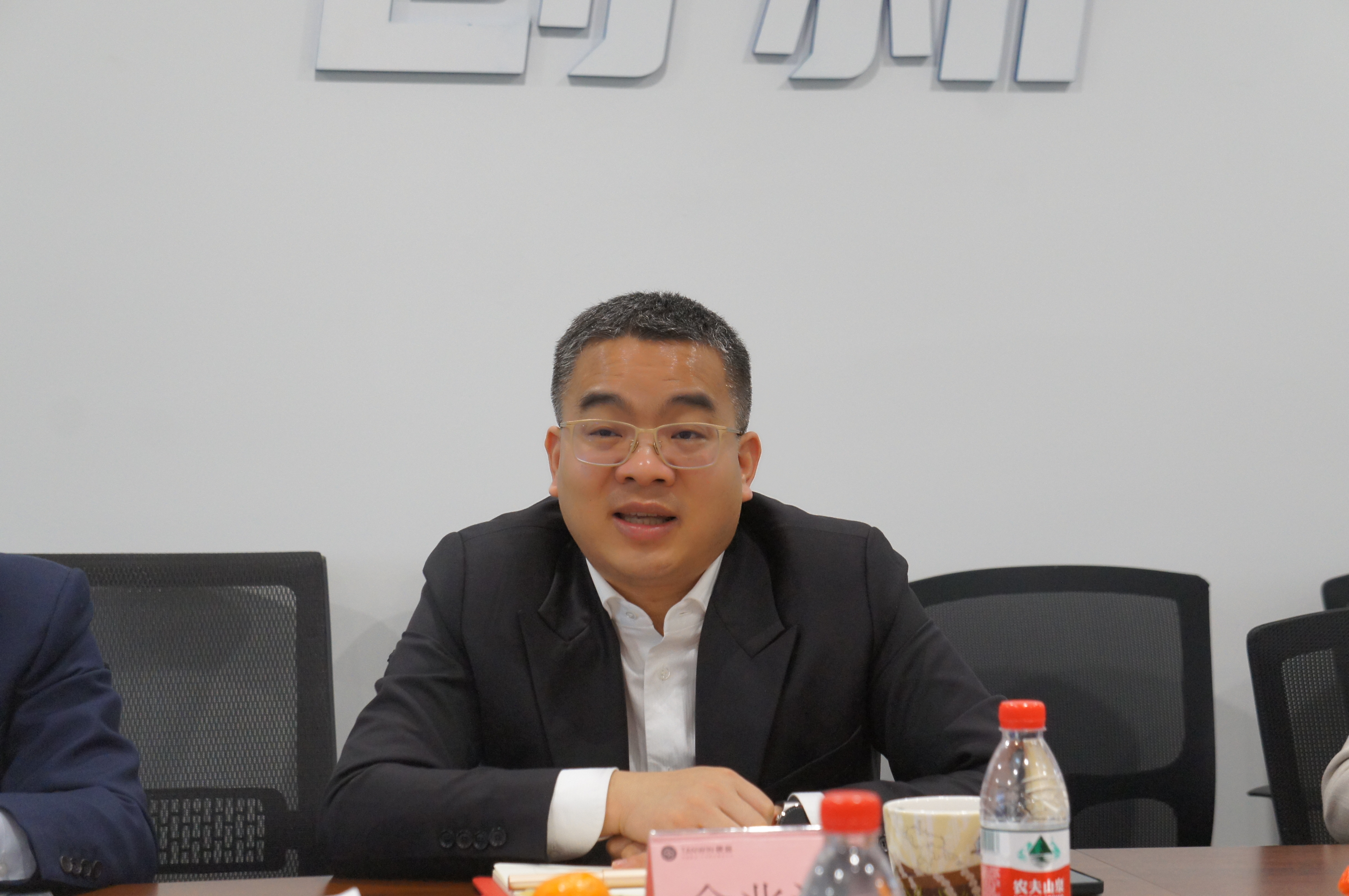 中国工商银行萧山分行行长陈迪一行莅临浙江碳银考察